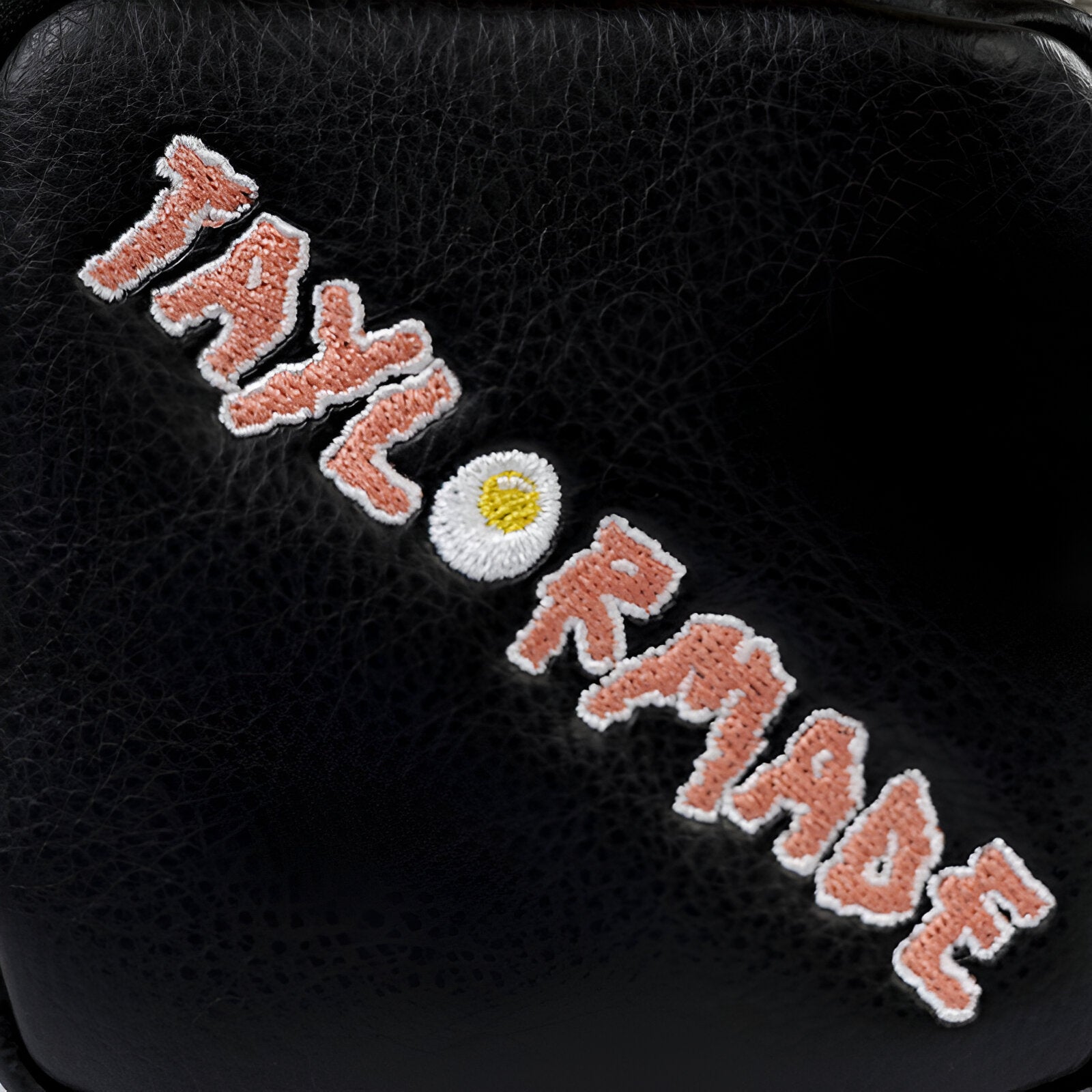 TAYLORMADE TM Design Pouch & Holder